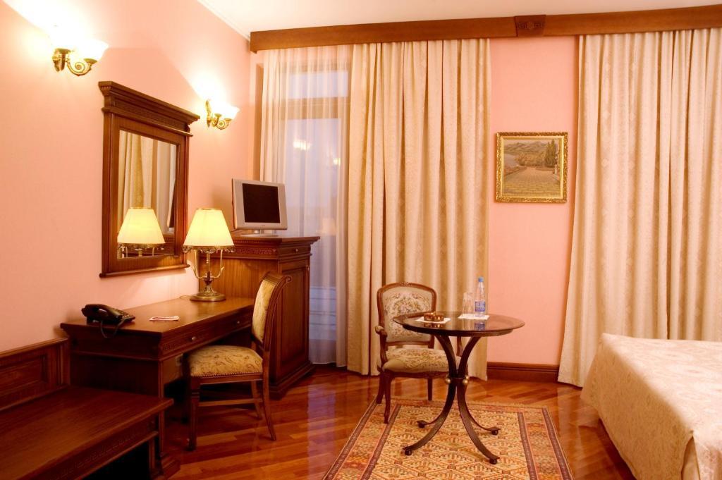 Optima Collection Dnipro Hotel Room photo
