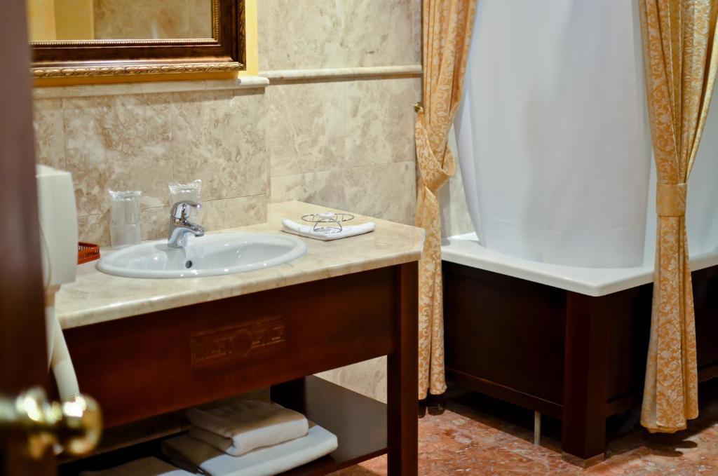 Optima Collection Dnipro Hotel Room photo